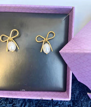 Aurora Knot Earring - ANYX - Earrings